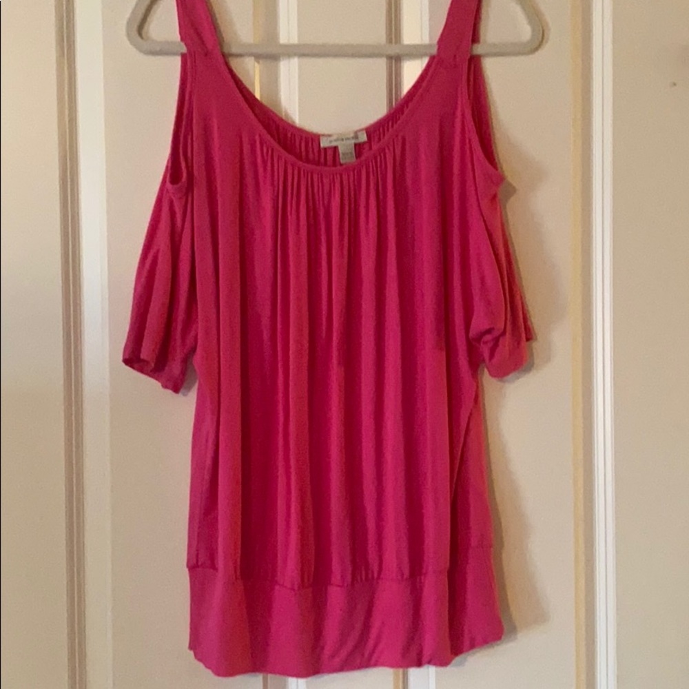 Boston proper cold shoulder banded bottom shirt